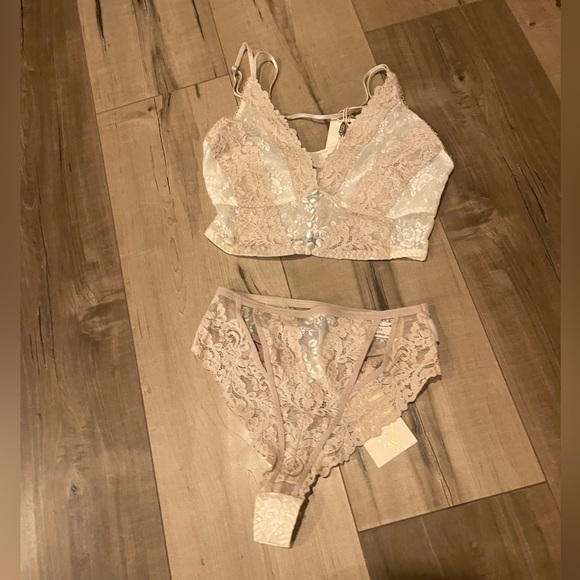 Other Lace Bra And Underwear Set Poshmark